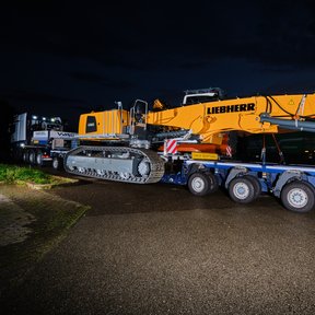Schwertransport und Maschinentransport eines Mobilkrans