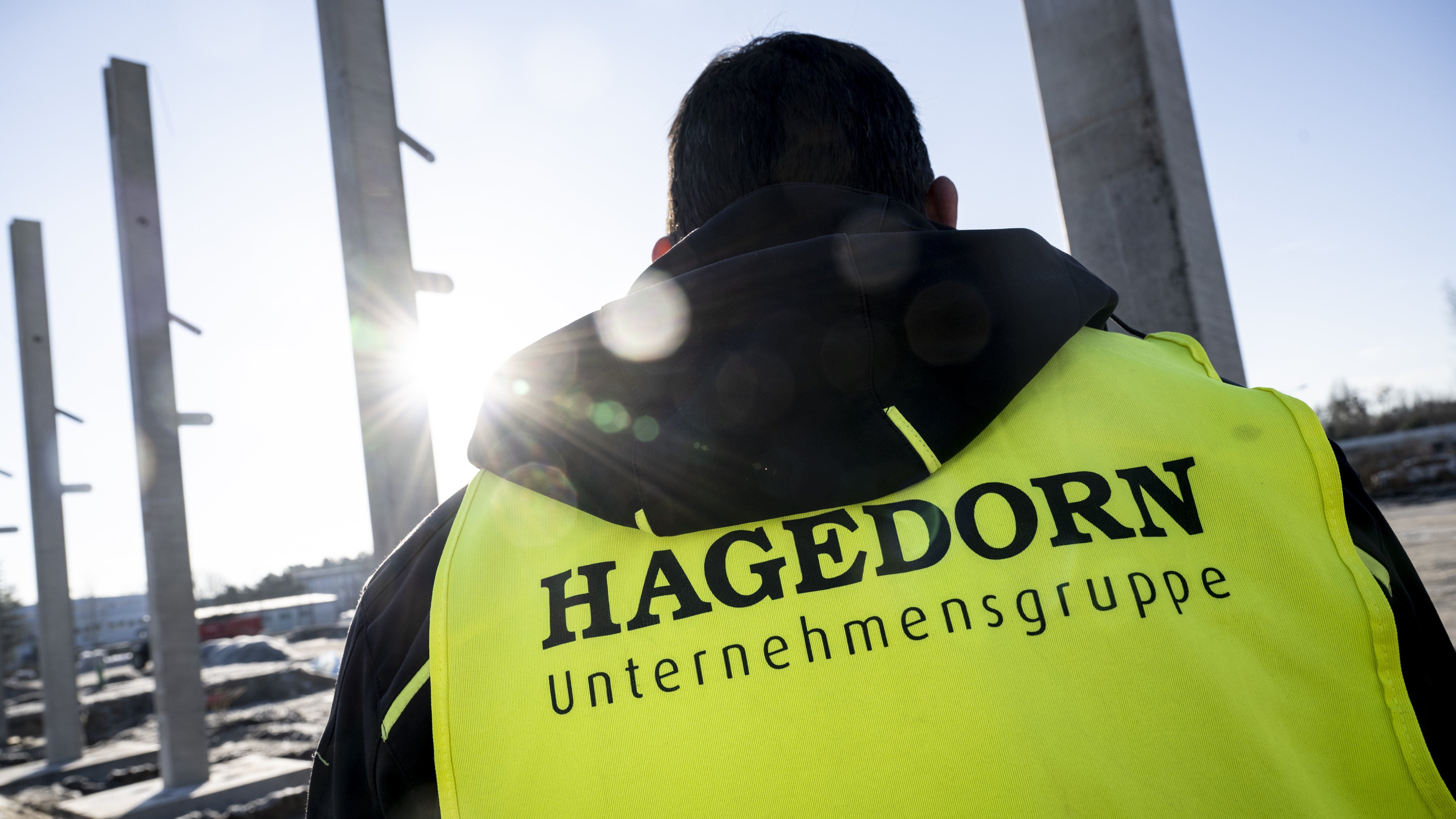 Mitarbeiter von Hagedorn in Warnweste.