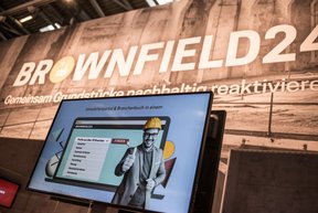 Messestand von Brownfield24 mit interaktiver Anzeige